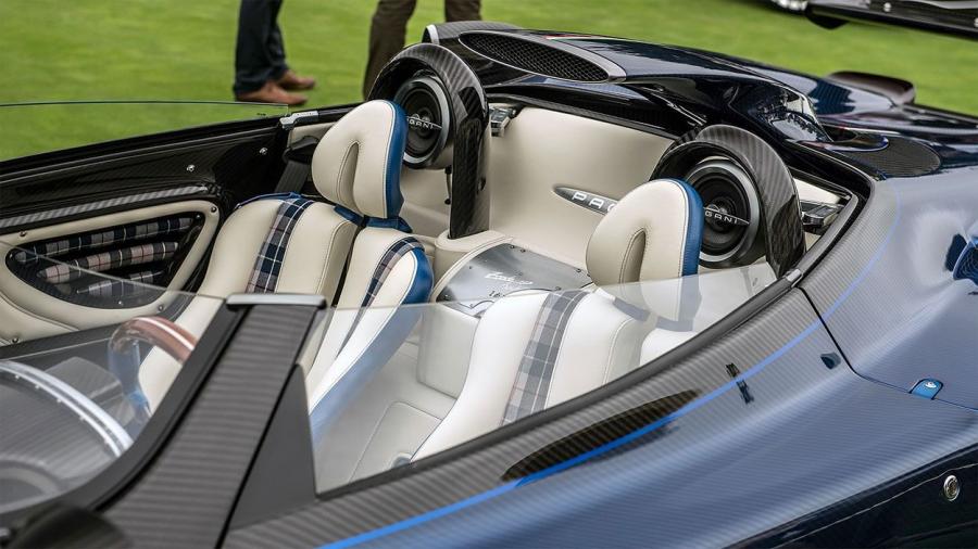 Интерьер Pagani Zonda HP Barchetta (76134) 2017 года  (фото 6 из 19)